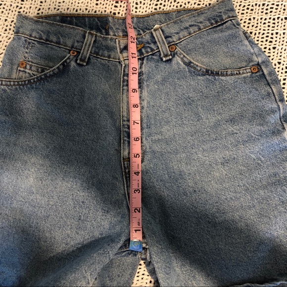 Vintage Levi’s 920 Medium Wash Jean Shorts - Picture 10 of 12